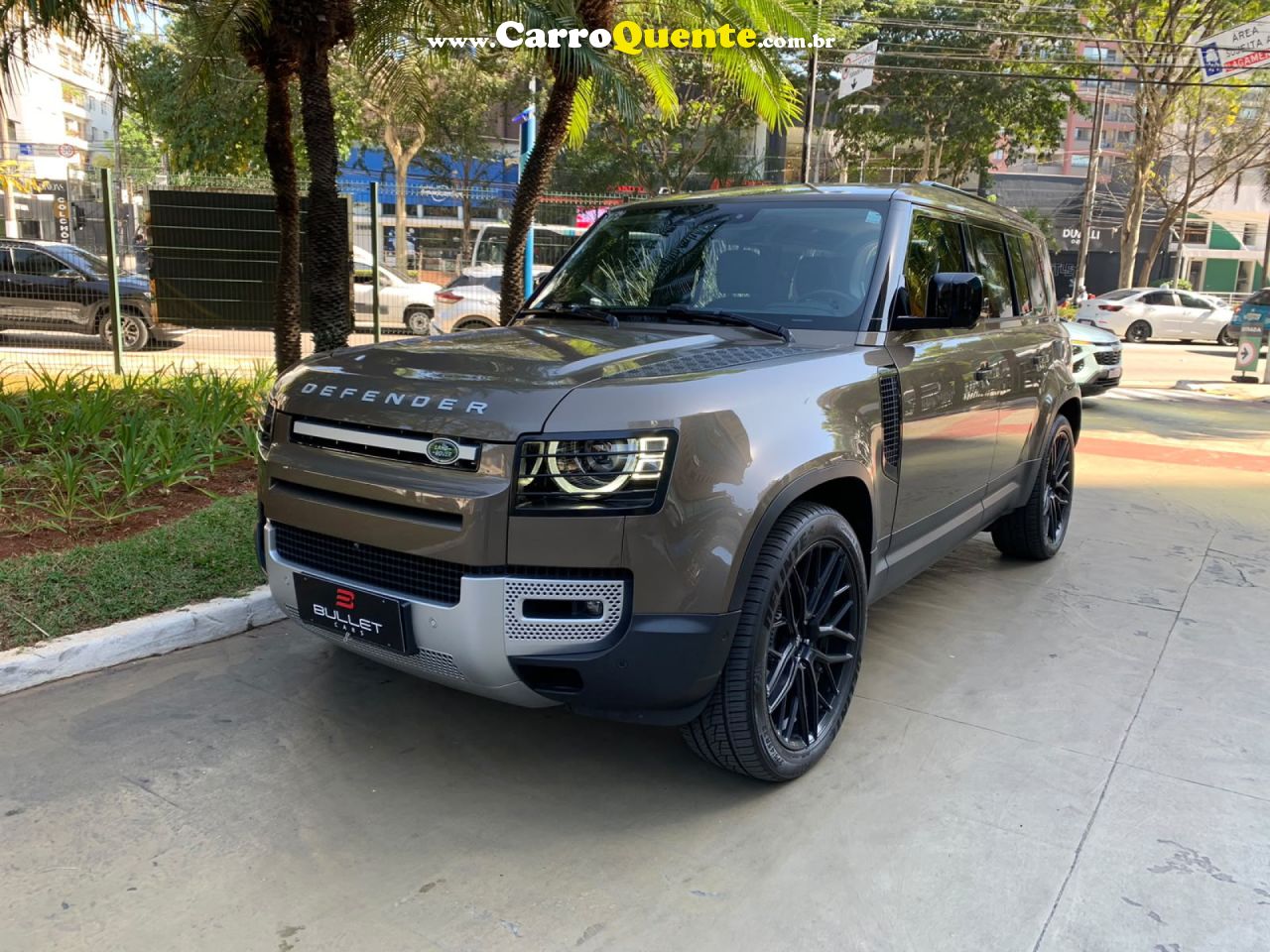 LAND ROVER   2.0 P300 GASOLINA 110 SE AWD    MARROM 2021 2.0 GASOLINA - Loja