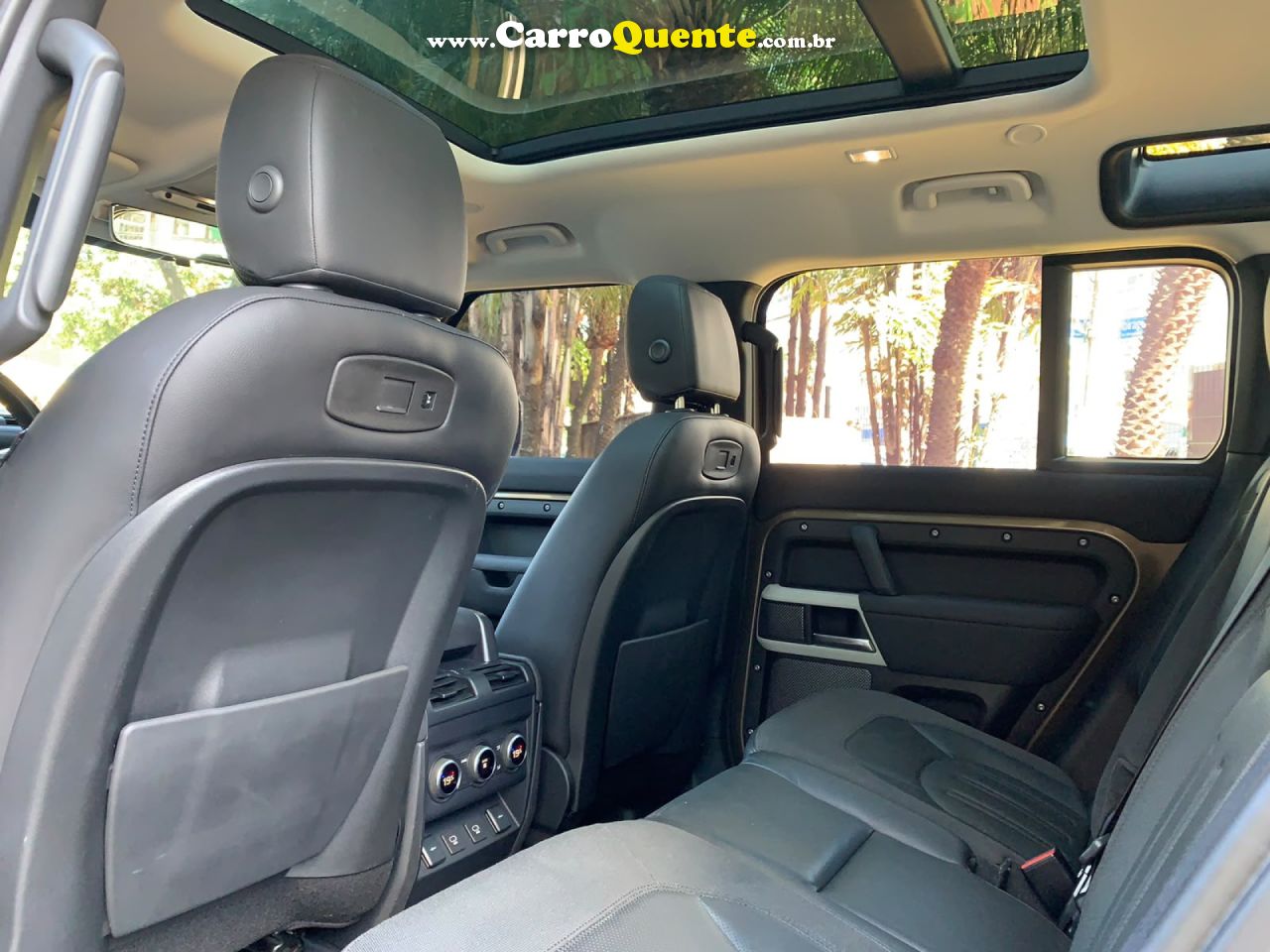 LAND ROVER   2.0 P300 GASOLINA 110 SE AWD    MARROM 2021 2.0 GASOLINA - Loja