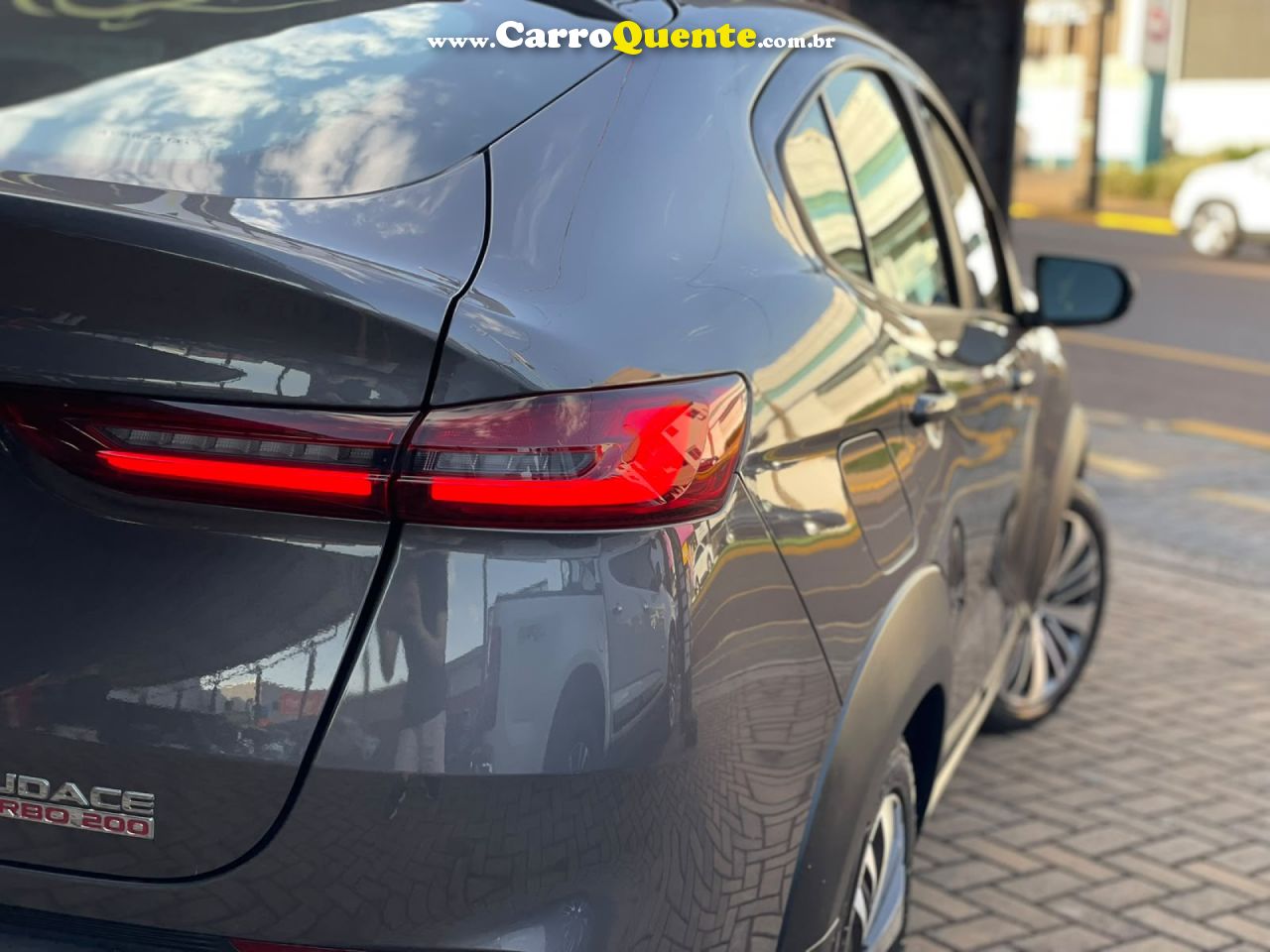 FIAT   FASTBACK AUDACE 1.0 200 T. FLEX AUT   CINZA 2024 1.0 FLEX - Loja
