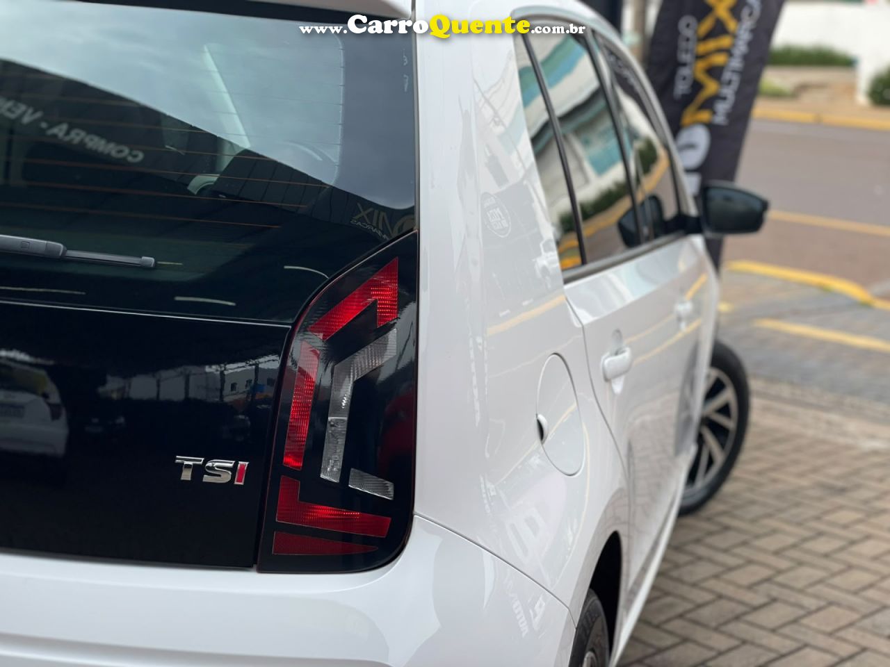 VOLKSWAGEN   UP! MOVE 1.0 TSI TOTAL FLEX 12V 5P   BRANCO 2016 1.0 FLEX - Loja