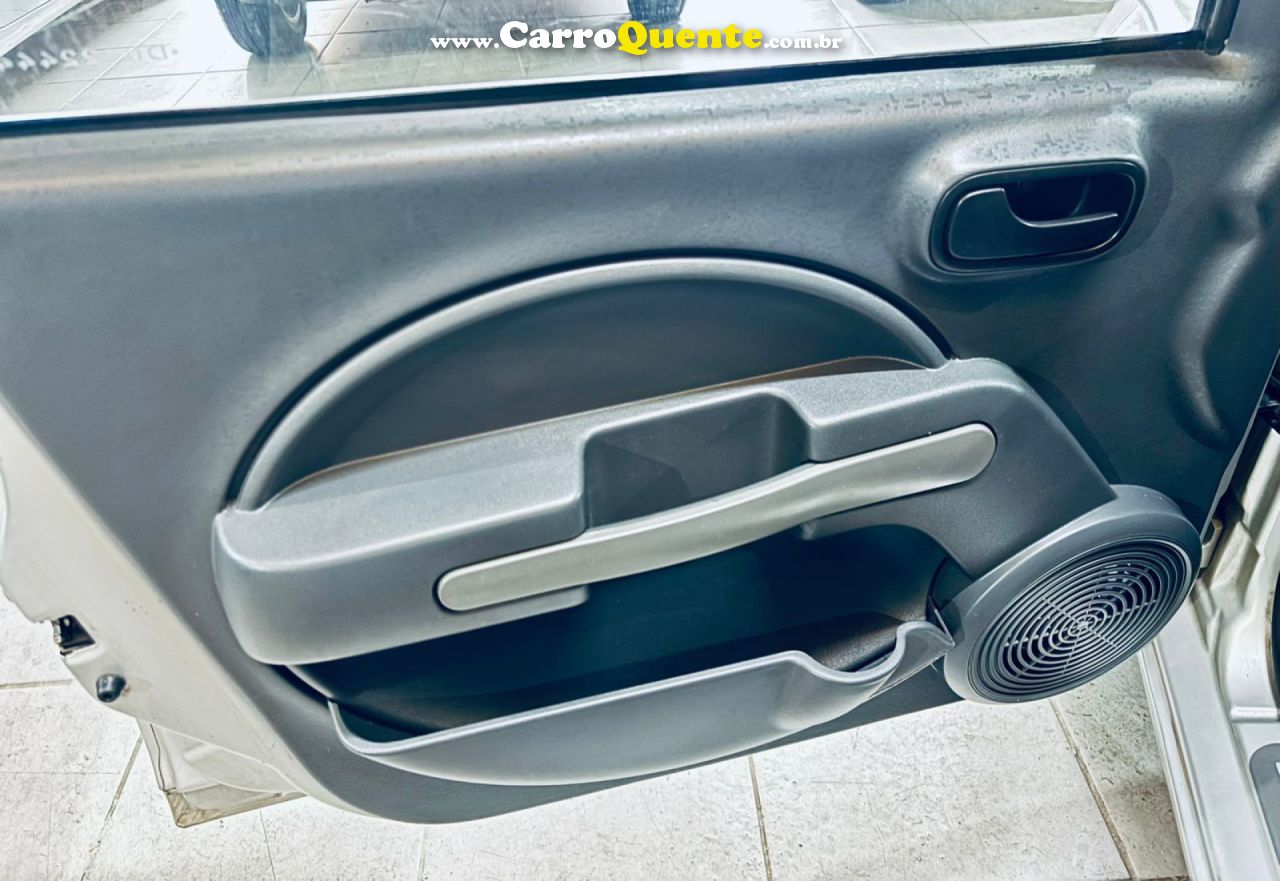 FIAT   UNO VIVACE CELEB. 1.0 EVO F.FLEX 8V 5P   PRATA 2013 1.0 FLEX - Loja