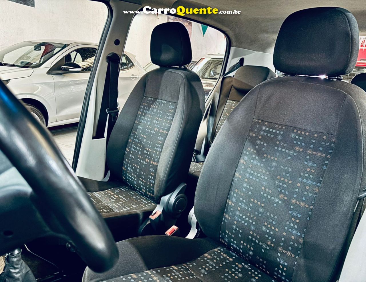 FIAT   UNO VIVACE CELEB. 1.0 EVO F.FLEX 8V 5P   PRATA 2013 1.0 FLEX - Loja