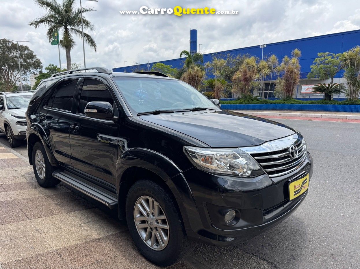 TOYOTA HILUX SW4 2.7 SR 4X2 16V 2013 - Loja