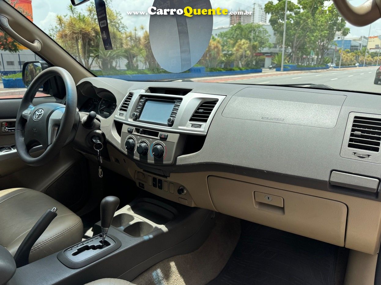 TOYOTA HILUX SW4 2.7 SR 4X2 16V 2013 - Loja