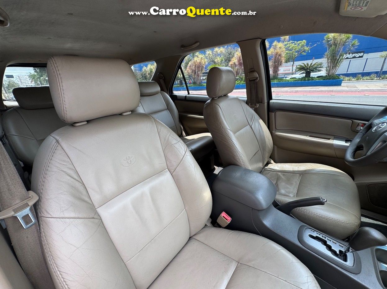 TOYOTA HILUX SW4 2.7 SR 4X2 16V 2013 - Loja