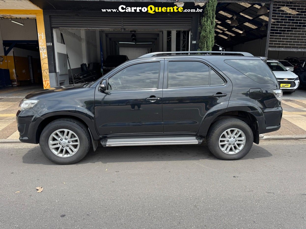 TOYOTA HILUX SW4 2.7 SR 4X2 16V 2013 - Loja