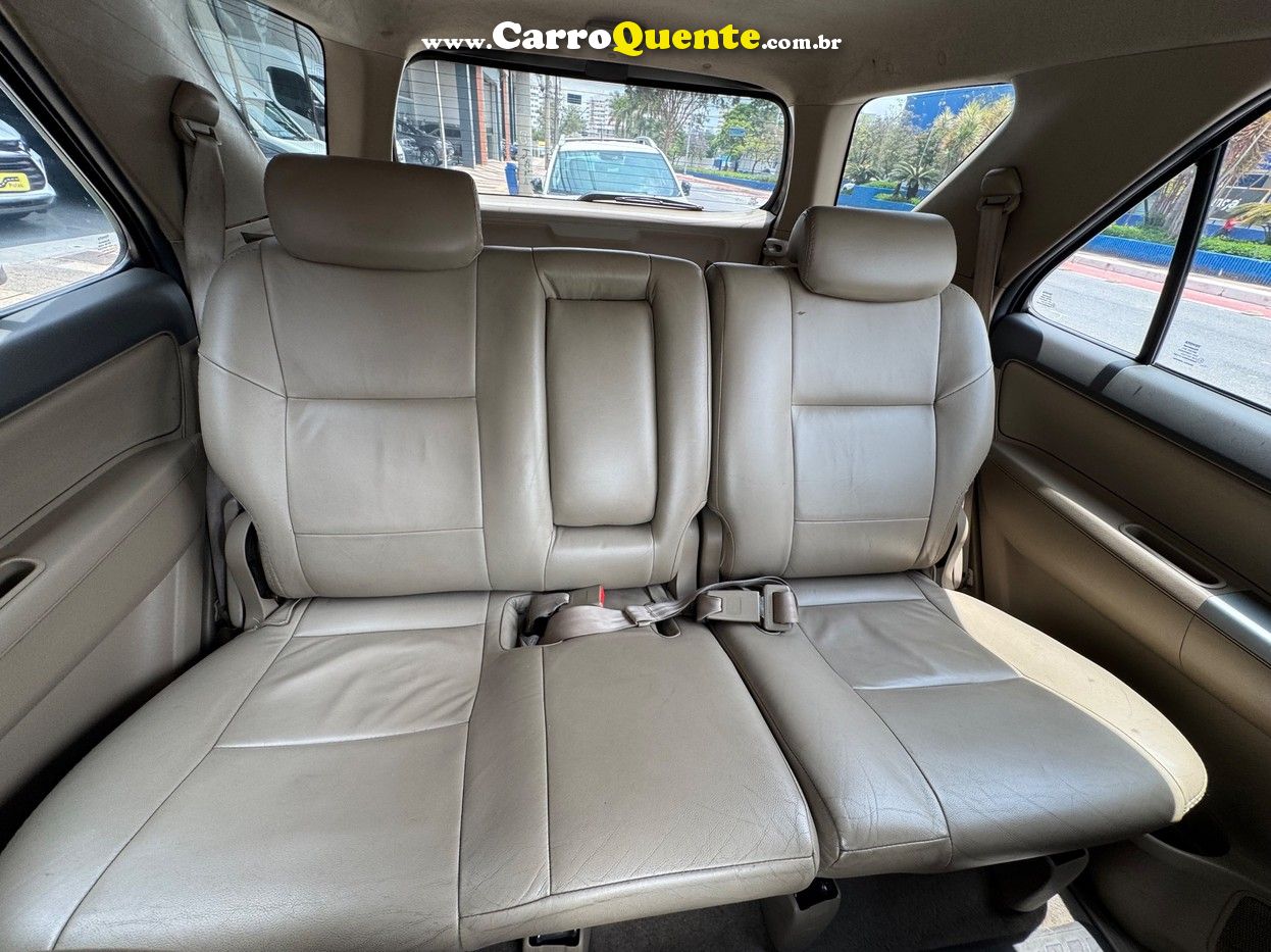 TOYOTA HILUX SW4 2.7 SR 4X2 16V 2013 - Loja