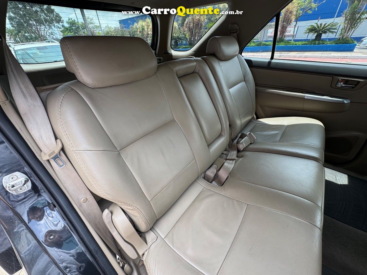 TOYOTA HILUX SW4 2.7 SR 4X2 16V 2013 - Loja