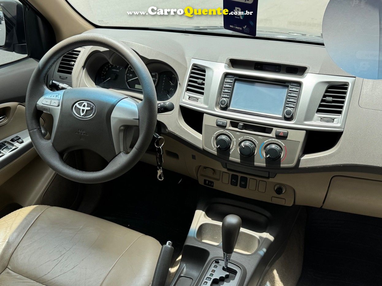 TOYOTA HILUX SW4 2.7 SR 4X2 16V 2013 - Loja