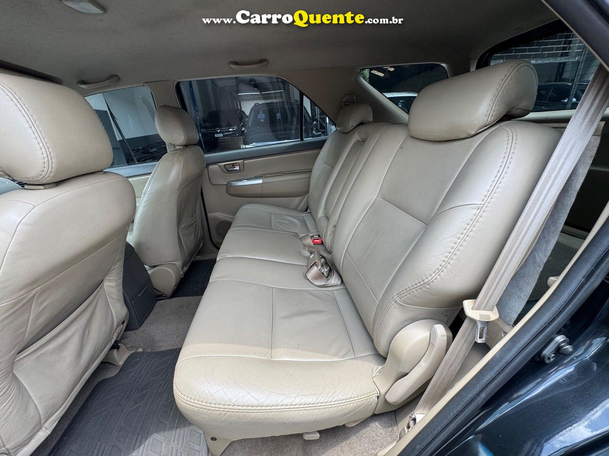 TOYOTA HILUX SW4 2.7 SR 4X2 16V 2013 - Loja