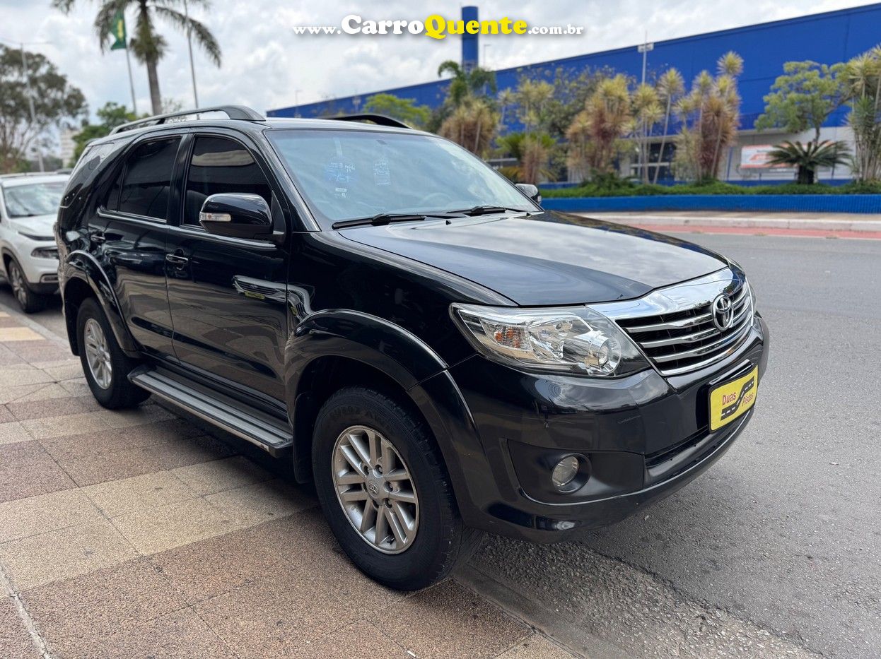TOYOTA HILUX SW4 2.7 SR 4X2 16V 2013 - Loja