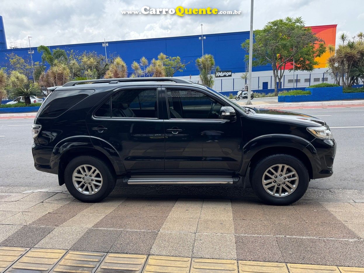 TOYOTA HILUX SW4 2.7 SR 4X2 16V 2013 - Loja