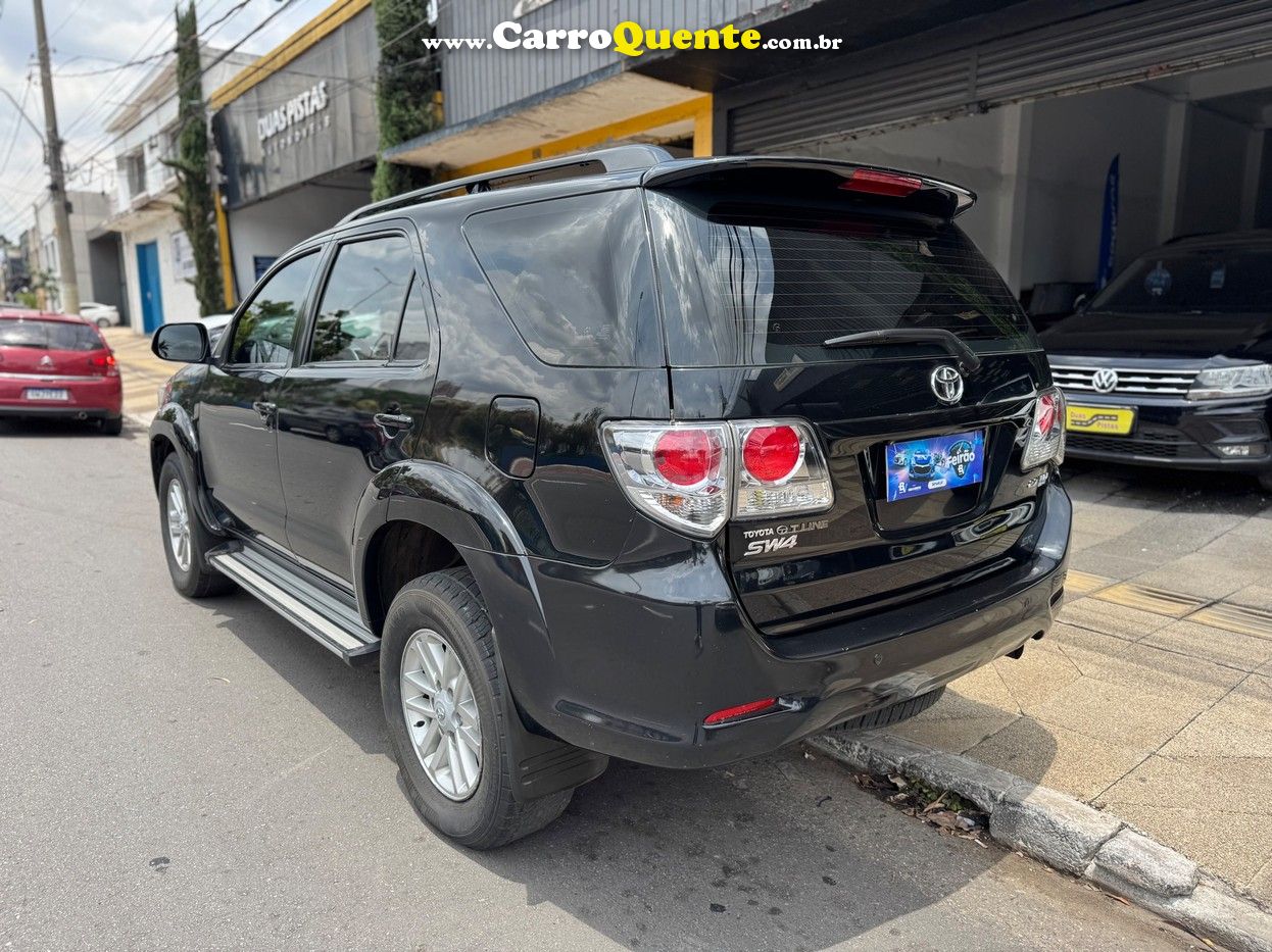 TOYOTA HILUX SW4 2.7 SR 4X2 16V 2013 - Loja