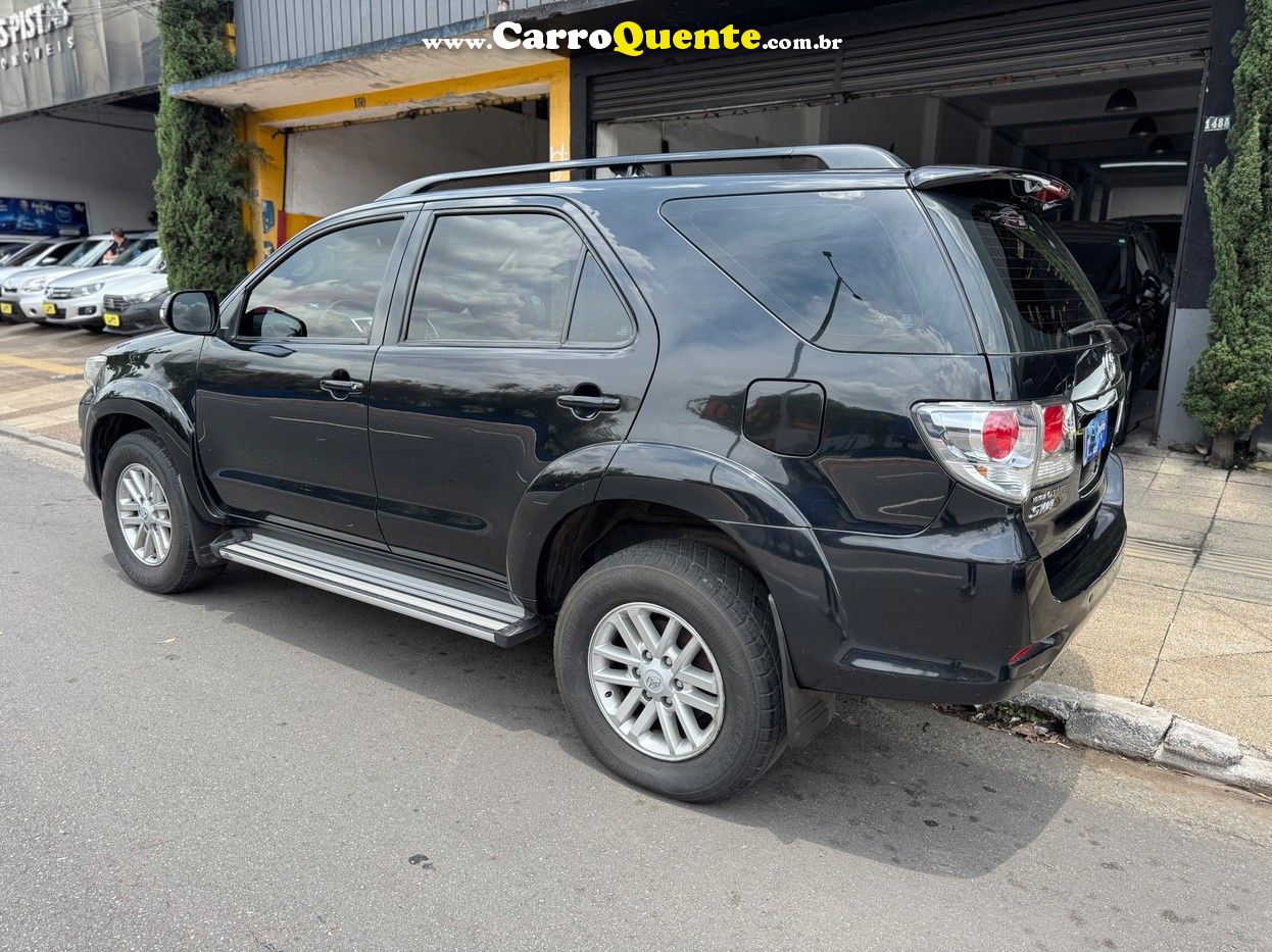 TOYOTA HILUX SW4 2.7 SR 4X2 16V 2013 - Loja