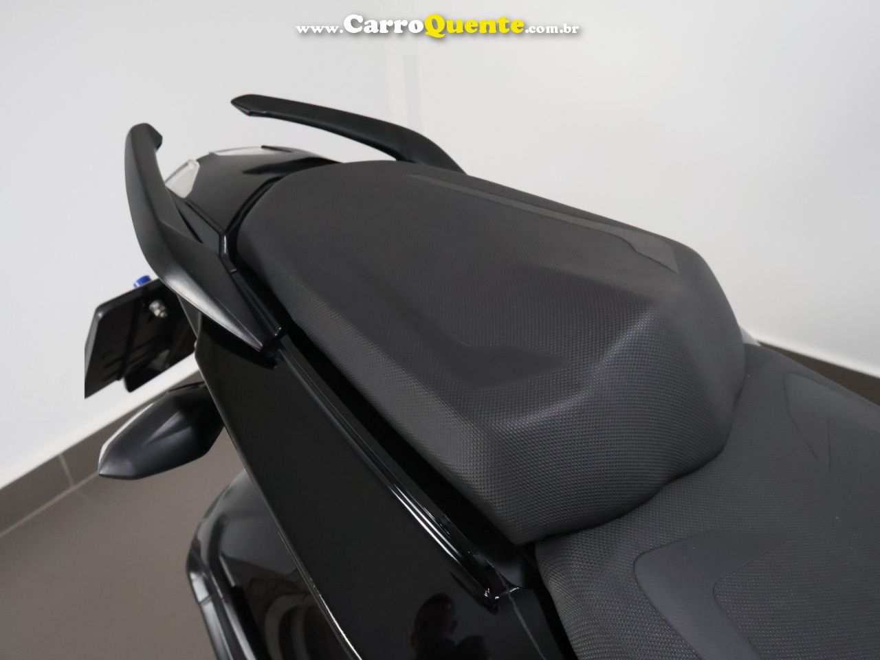 BAJAJ DOMINAR 200 ABS 2025 - Loja