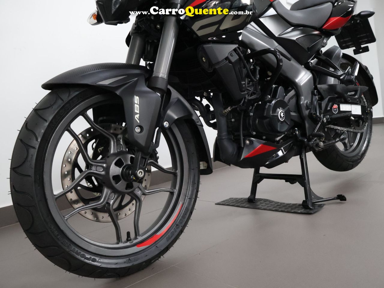 BAJAJ DOMINAR 200 ABS 2025 - Loja