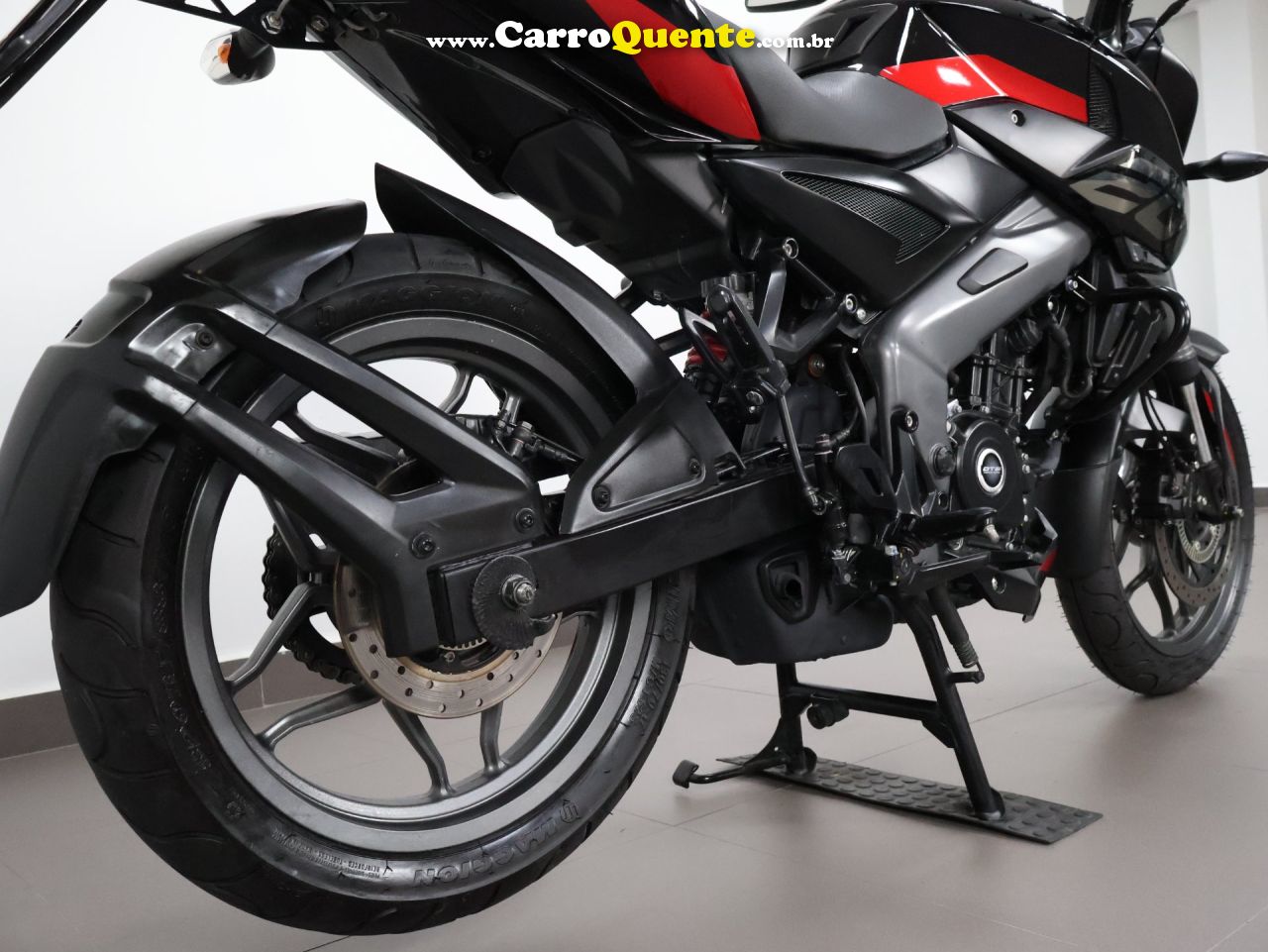 BAJAJ DOMINAR 200 ABS 2025 - Loja