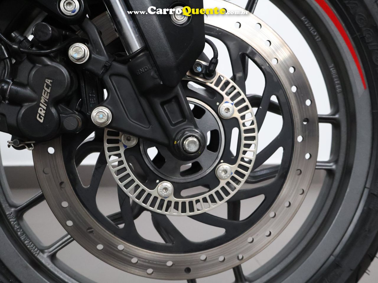 BAJAJ DOMINAR 200 ABS 2025 - Loja