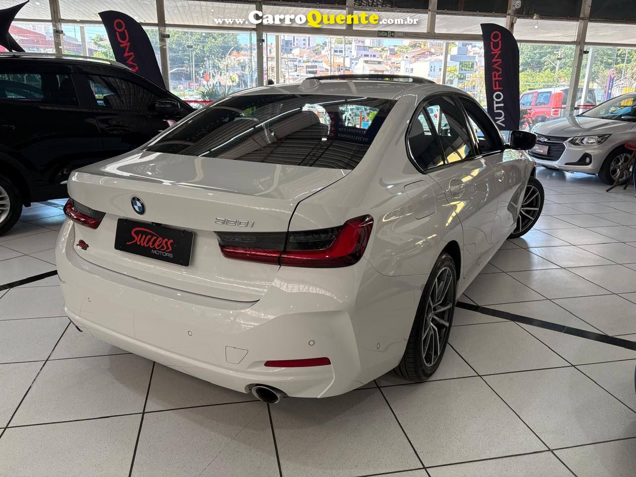BMW 320i 2.0 16V TURBO SPORT GP 2023 - Loja