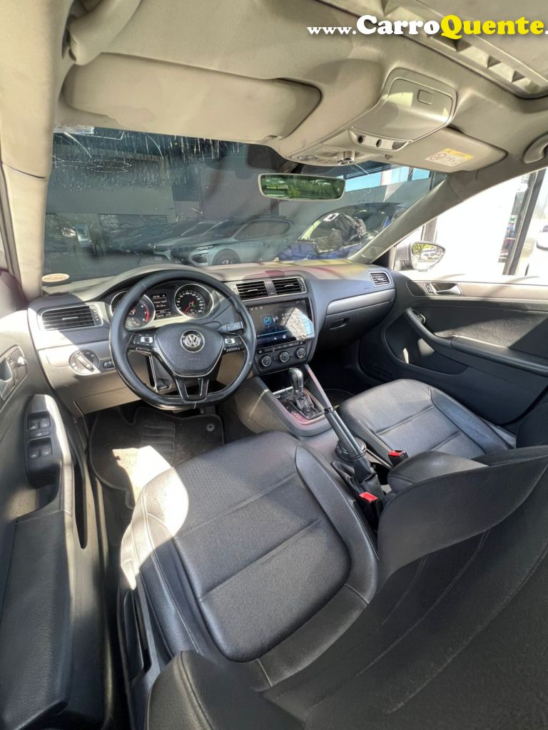 VOLKSWAGEN   JETTA COMFORTLINE 1.4 TSI 16V 4P AUT.   CINZA 2017 1.4 GASOLINA - Loja