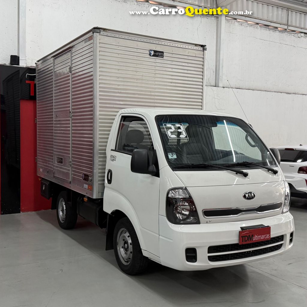 KIA   BONGO K-2500 2.5 4X2 TB DIESEL   BRANCO 2023 2.5 DIESEL - Loja
