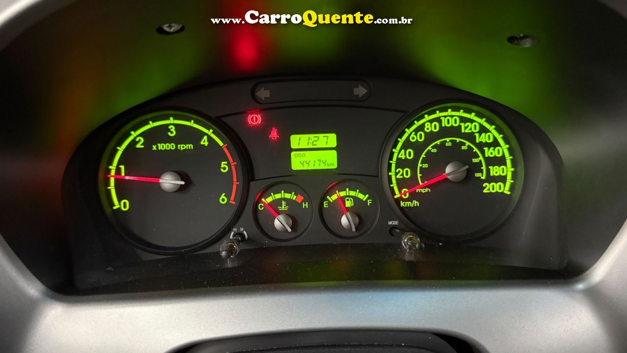 KIA   BONGO K-2500 2.5 4X2 TB DIESEL   BRANCO 2023 2.5 DIESEL - Loja