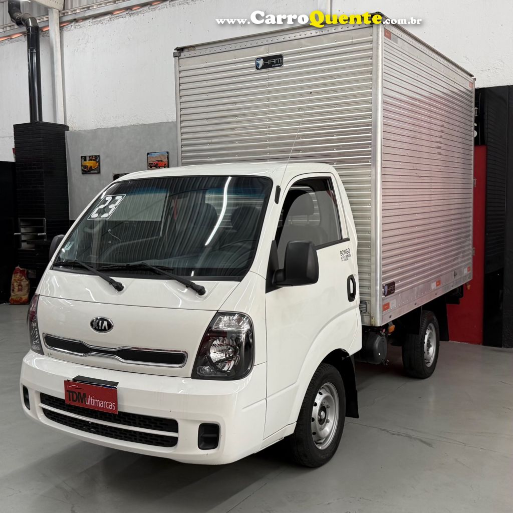 KIA   BONGO K-2500 2.5 4X2 TB DIESEL   BRANCO 2023 2.5 DIESEL - Loja