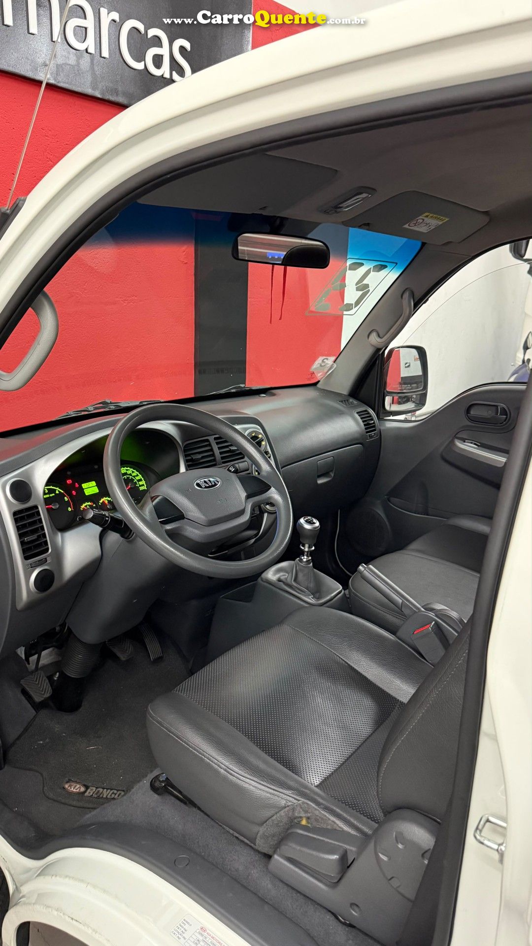 KIA   BONGO K-2500 2.5 4X2 TB DIESEL   BRANCO 2023 2.5 DIESEL - Loja