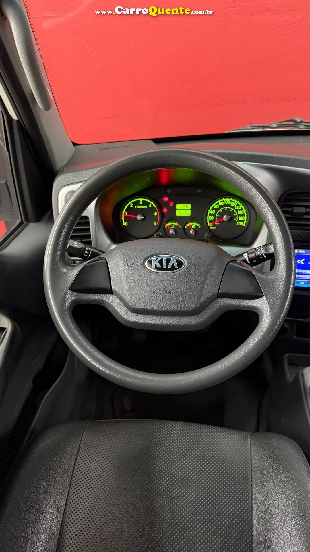 KIA   BONGO K-2500 2.5 4X2 TB DIESEL   BRANCO 2023 2.5 DIESEL - Loja