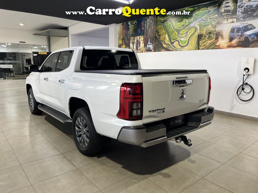 Mitsubishi TRITON 2.4 BITURBO DIESEL CD HPE-S 4X4 AUTOMÁTICO - Loja