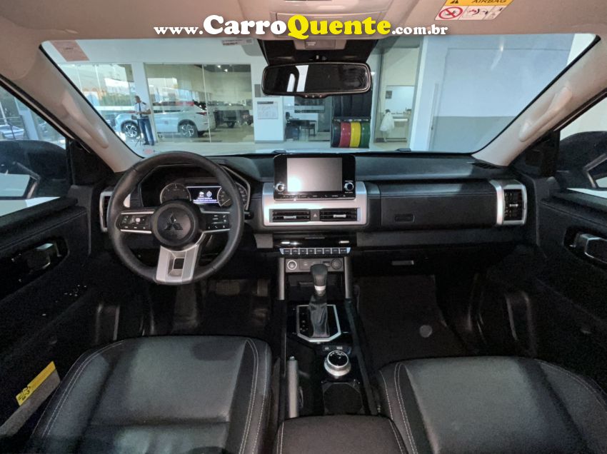 Mitsubishi TRITON 2.4 BITURBO DIESEL CD HPE-S 4X4 AUTOMÁTICO - Loja