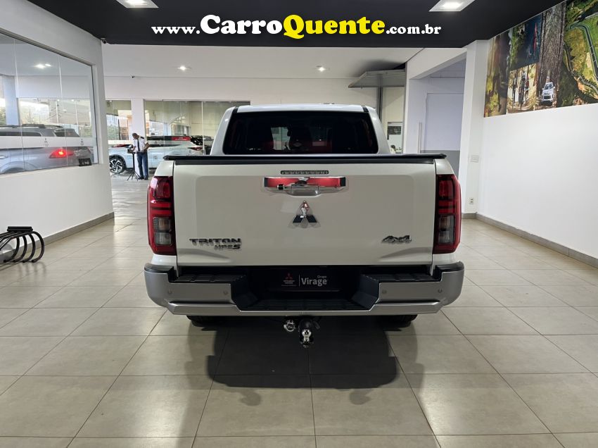 Mitsubishi TRITON 2.4 BITURBO DIESEL CD HPE-S 4X4 AUTOMÁTICO - Loja