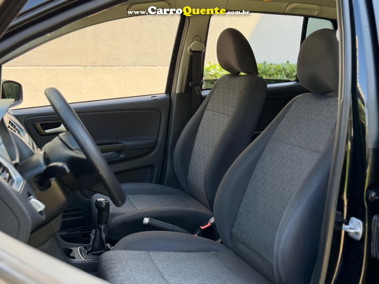 VOLKSWAGEN FOX 1.0 MI 8V 2014 - Loja