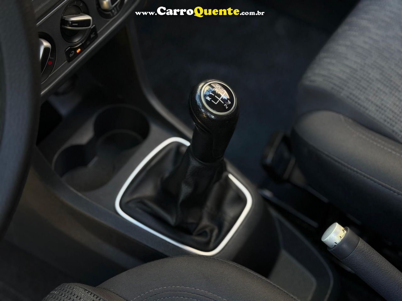VOLKSWAGEN FOX 1.0 MI 8V 2014 - Loja