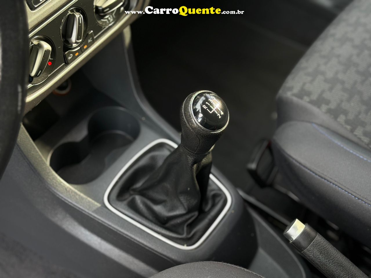 VOLKSWAGEN FOX 1.0 MI COMFORTLINE 8V 2015 - Loja