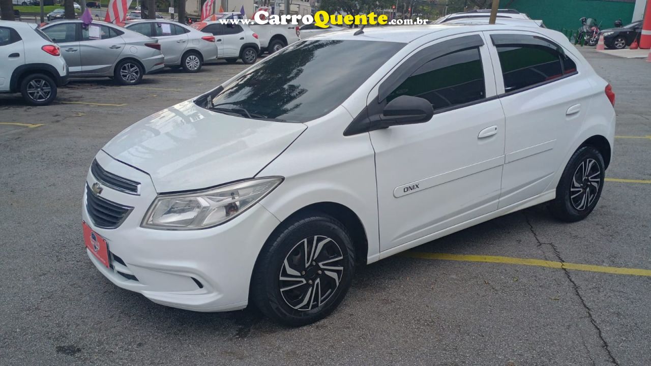 CHEVROLET   ONIX HATCH LT 1.0 8V FLEXPOWER 5P MEC.   BRANCO 2015 1.0 FLEX - Loja