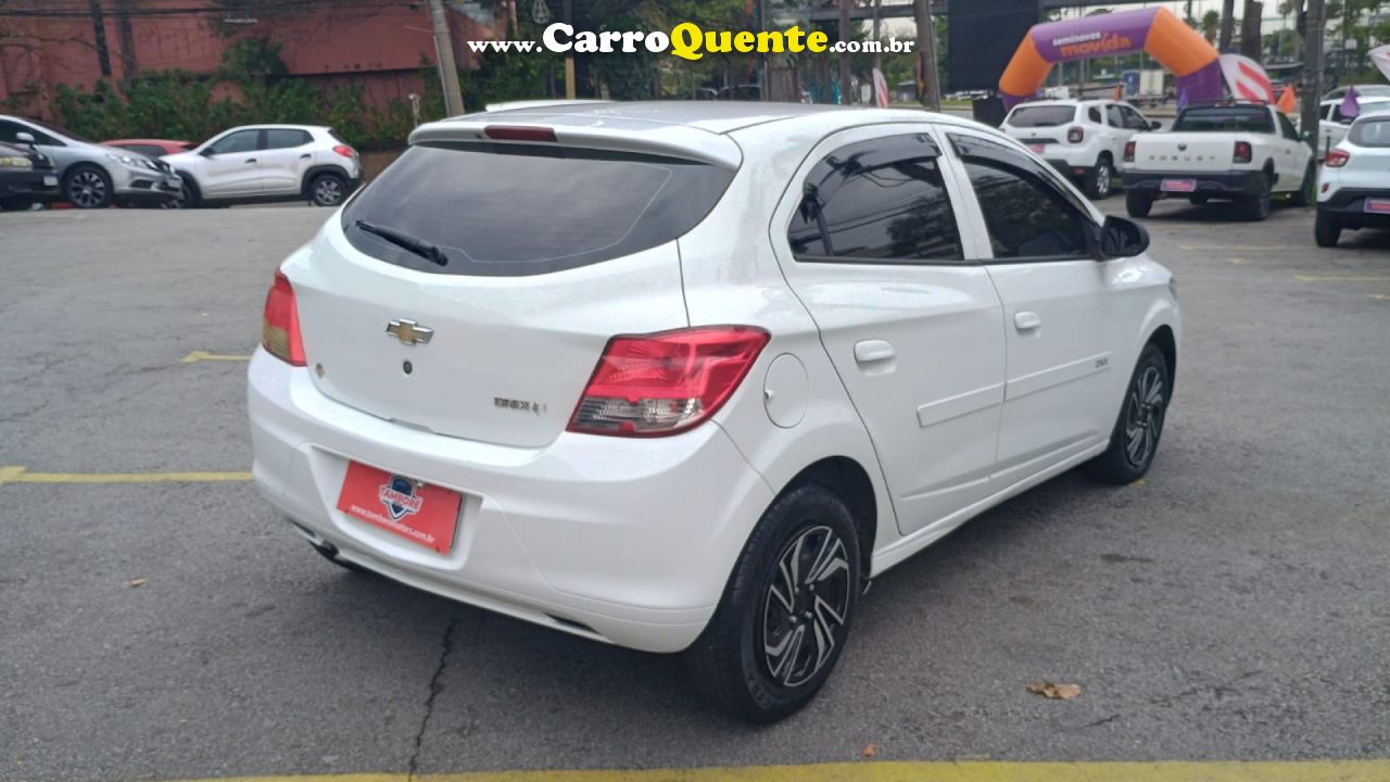 CHEVROLET   ONIX HATCH LT 1.0 8V FLEXPOWER 5P MEC.   BRANCO 2015 1.0 FLEX - Loja