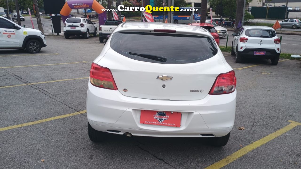 CHEVROLET   ONIX HATCH LT 1.0 8V FLEXPOWER 5P MEC.   BRANCO 2015 1.0 FLEX - Loja