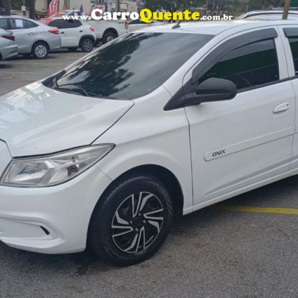 CHEVROLET   ONIX HATCH LT 1.0 8V FLEXPOWER 5P MEC.   BRANCO 2015 1.0 FLEX