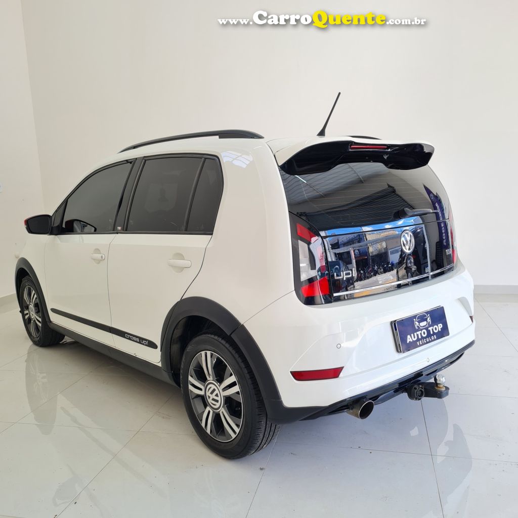 VOLKSWAGEN   UP! CROSS 1.0 TSI TOTAL FLEX 12V 5P   BRANCO 2018 1.0 FLEX - Loja