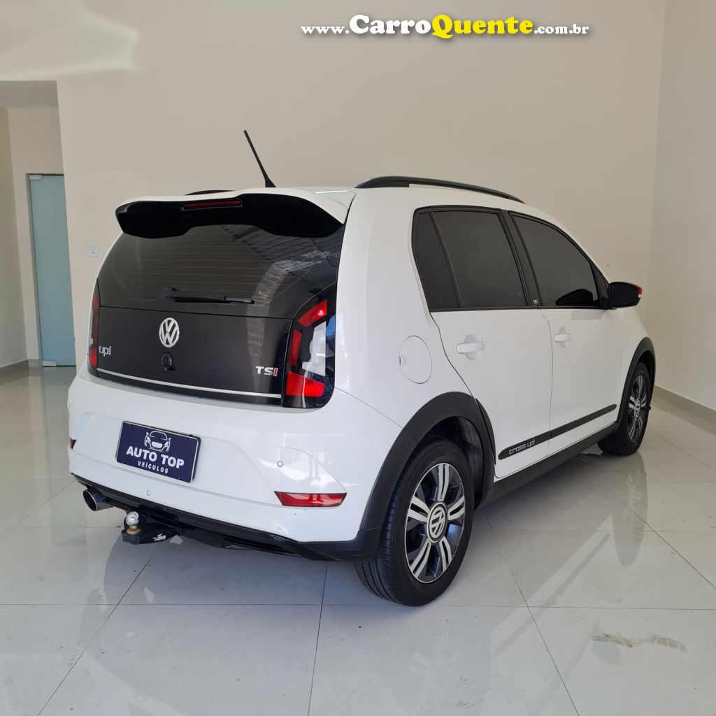 VOLKSWAGEN   UP! CROSS 1.0 TSI TOTAL FLEX 12V 5P   BRANCO 2018 1.0 FLEX - Loja