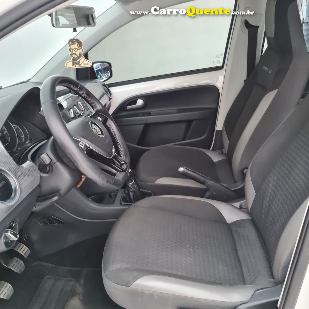 VOLKSWAGEN   UP! CROSS 1.0 TSI TOTAL FLEX 12V 5P   BRANCO 2018 1.0 FLEX - Loja