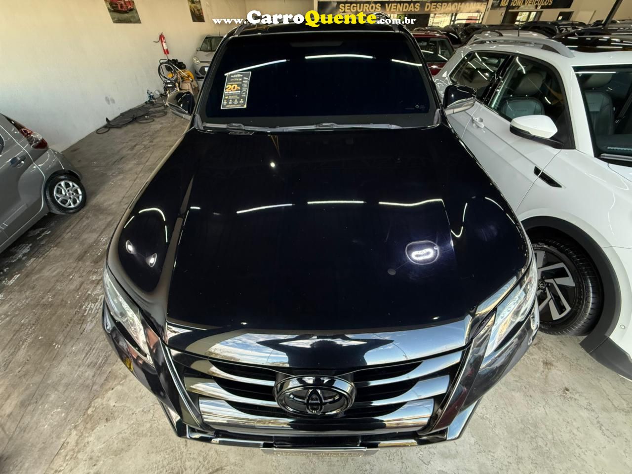 TOYOTA   HILUX SW4 SRX 4X4 2.8 TDI 16V DIES. AUT.   PRETO 2017 2.8 DIESEL - Loja