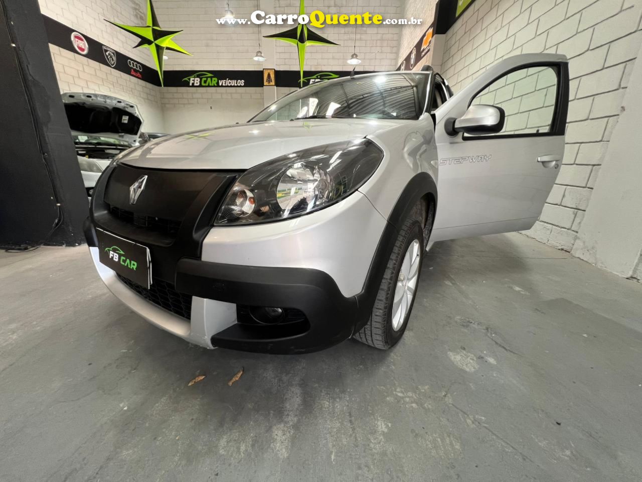 RENAULT   SANDERO STEPWAY HI-FLEX 1.6 16V 5P AUT.   PRATA 2013 1.6 GASOLINA - Loja