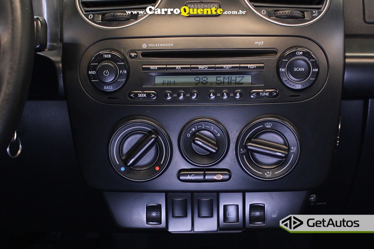 VOLKSWAGEN   NEW BEETLE 2.0 MI MEC.AUT.   PRATA 2010 2.0 GASOLINA - Loja
