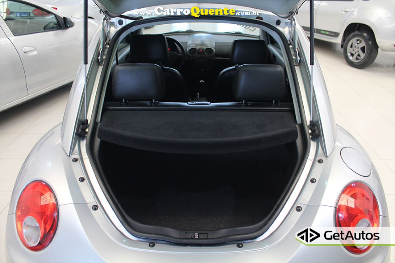 VOLKSWAGEN   NEW BEETLE 2.0 MI MEC.AUT.   PRATA 2010 2.0 GASOLINA - Loja