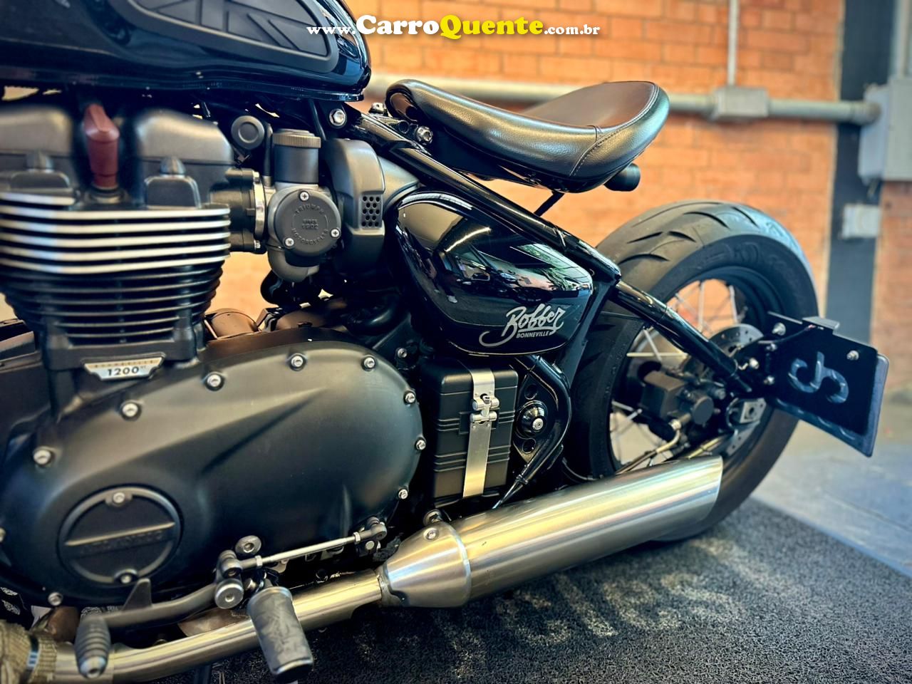 TRIUMPH BONNEVILLE BOBBER 1200 2017 - Loja