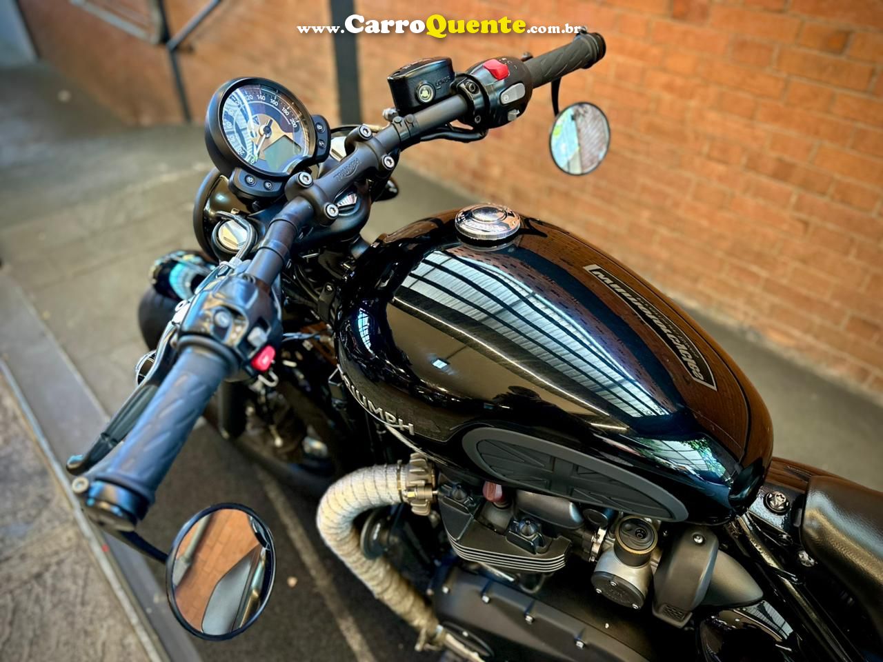 TRIUMPH BONNEVILLE BOBBER 1200 2017 - Loja