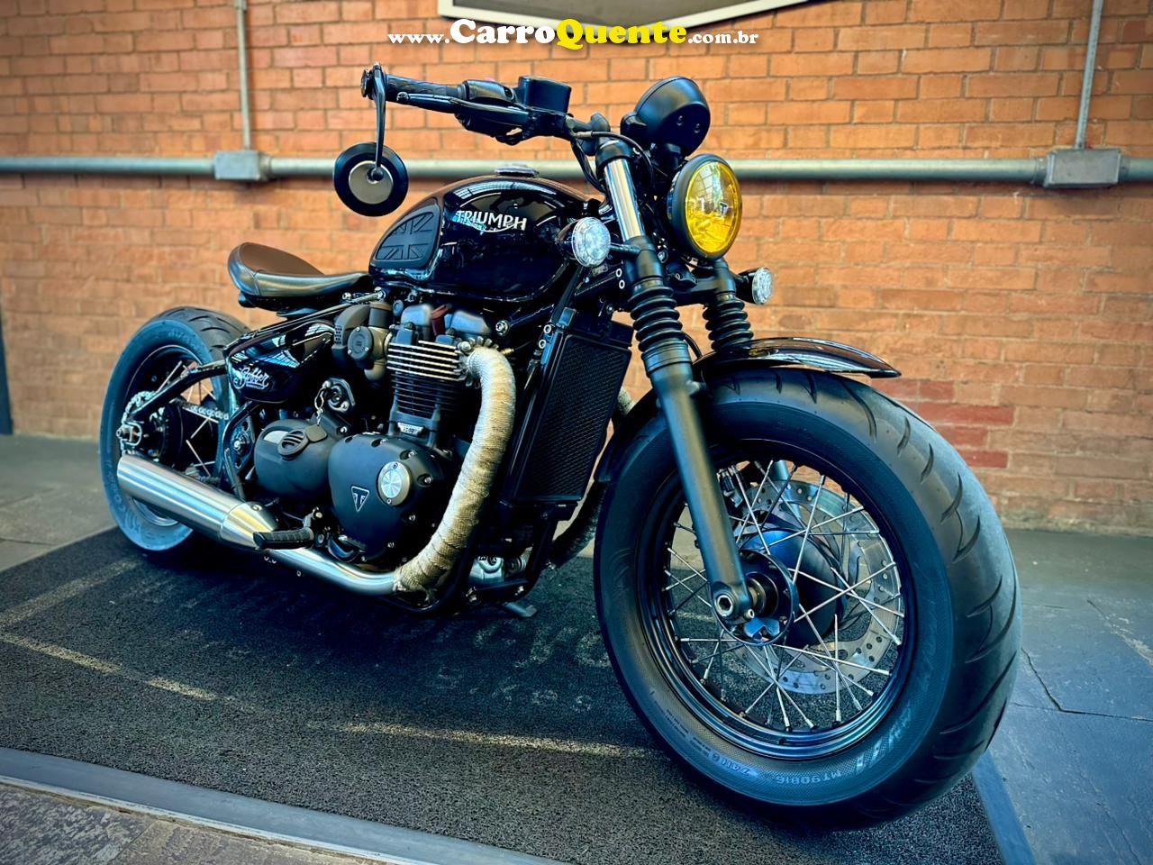 TRIUMPH BONNEVILLE BOBBER 1200 2017 - Loja