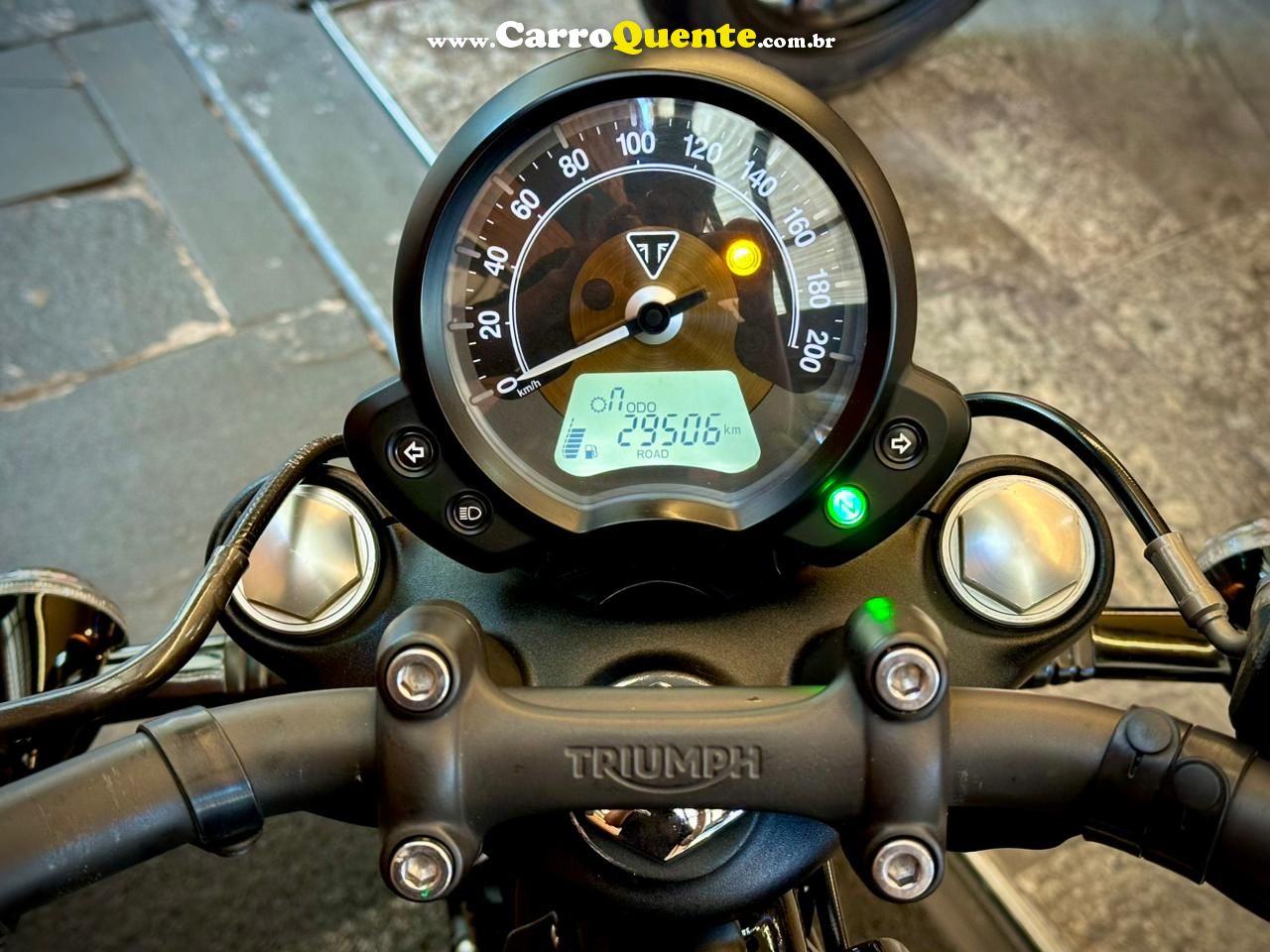 TRIUMPH BONNEVILLE BOBBER 1200 2017 - Loja